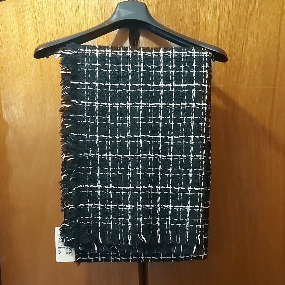 NWT Cherie Bliss Black & White Scarf, Pasmina